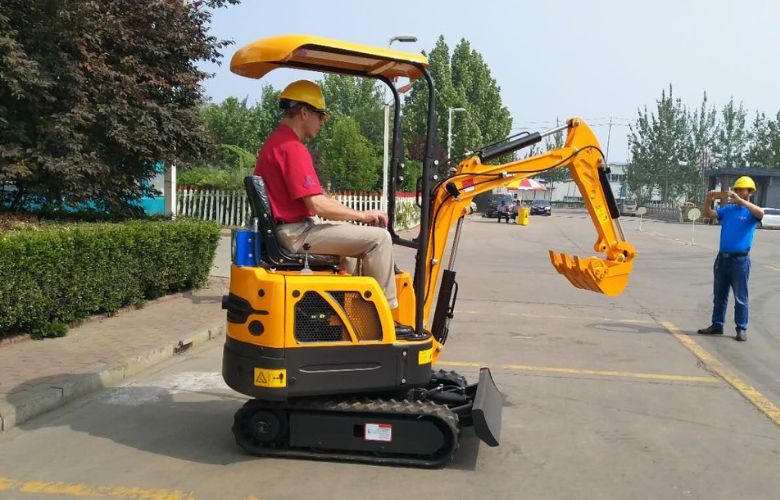 Rhinoceros excavator